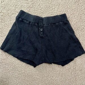 black dress/flowy shorts
barely worn
great used condition